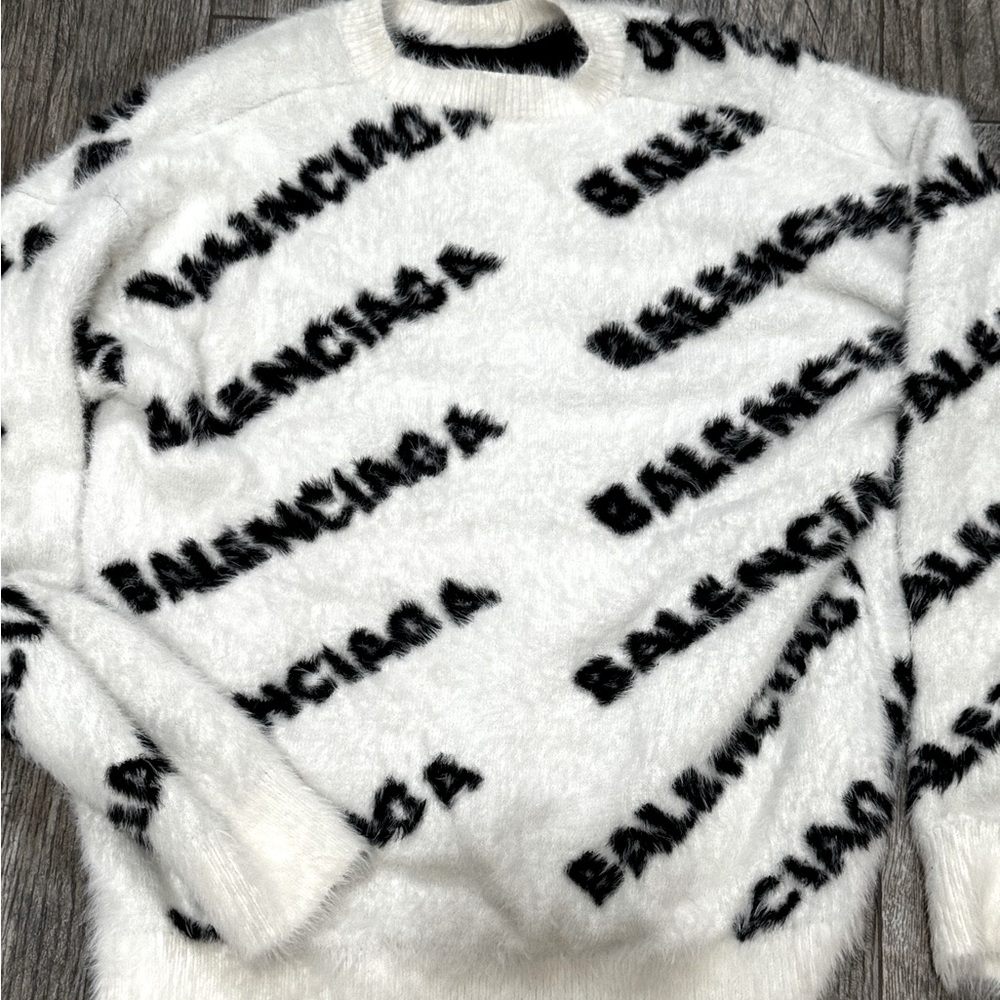 B PULLOVER SWEATER